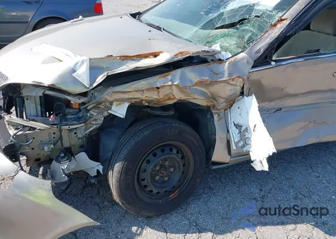 2002 Toyota Camry Le z USA, uszkodzony, nr VIN 4T1BE32K42U069839